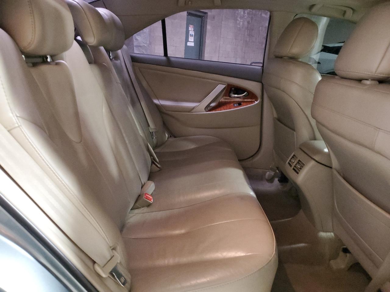 2011 Toyota Camry - Image 10