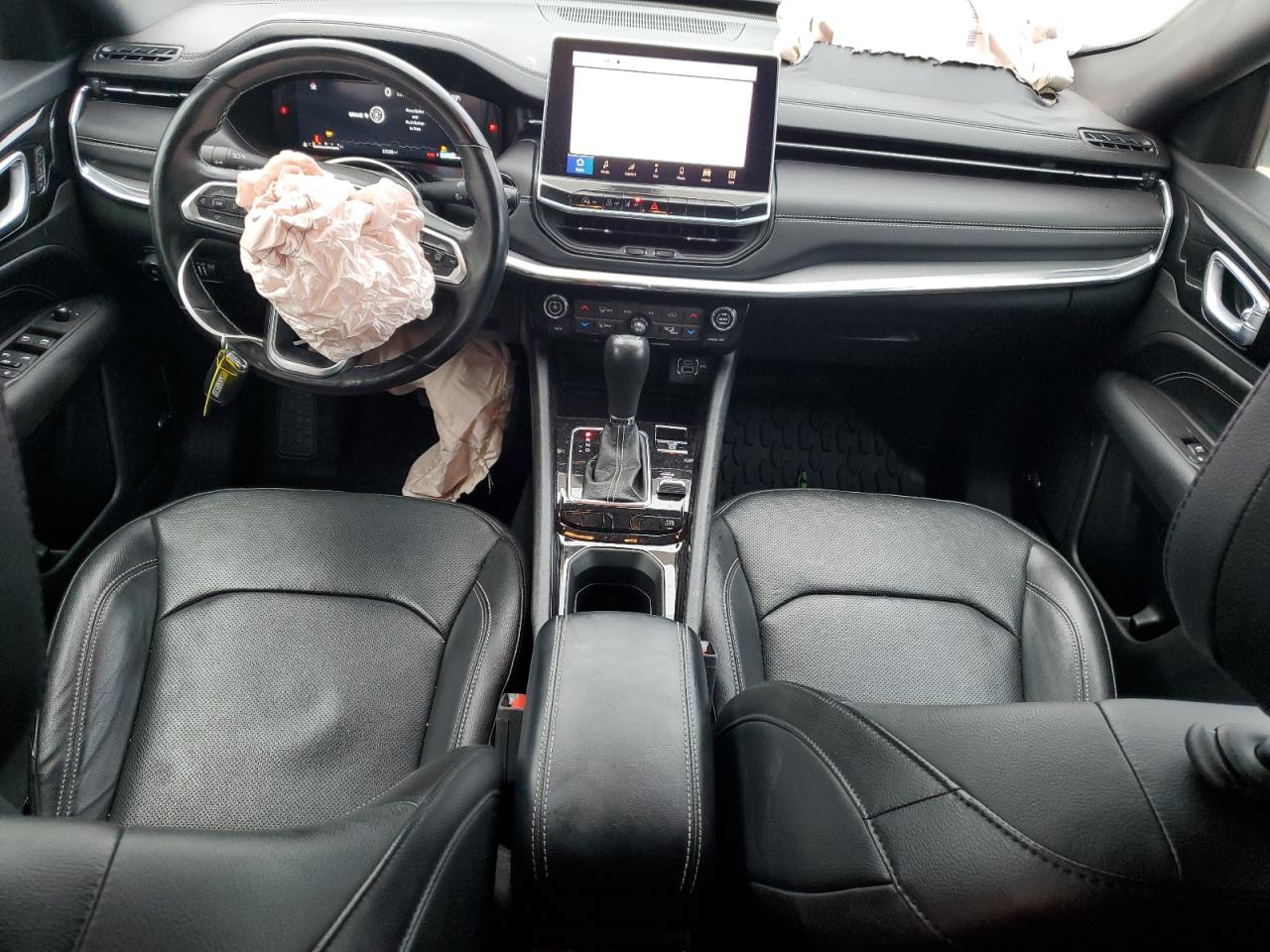 2022 Jeep Compass - Image 8