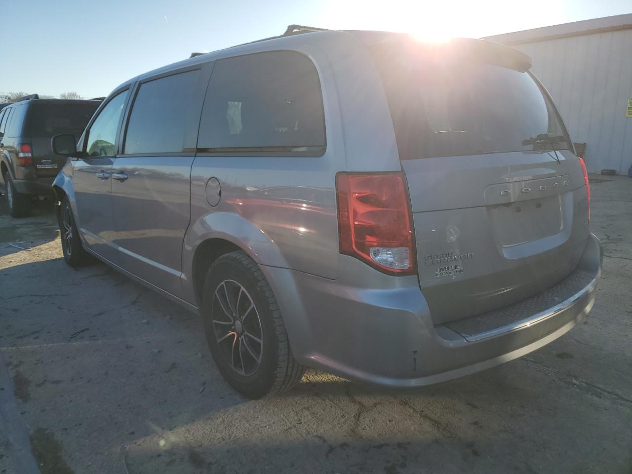 2018 Dodge Caravan - Image 2