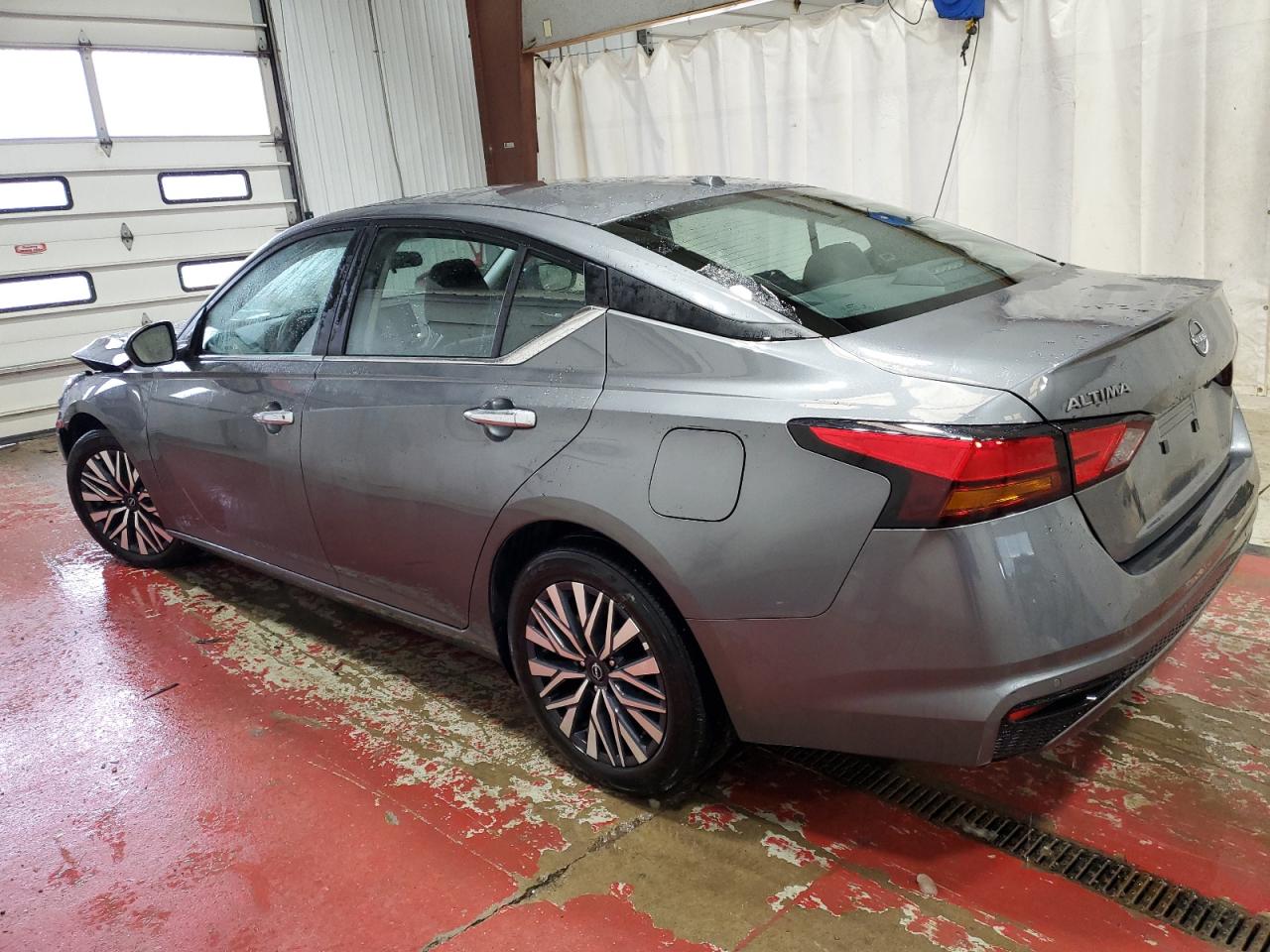 2024 Nissan Altima - Image 2