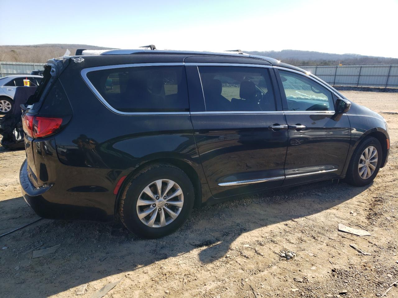 2019 Chrysler Pacifica - Image 3