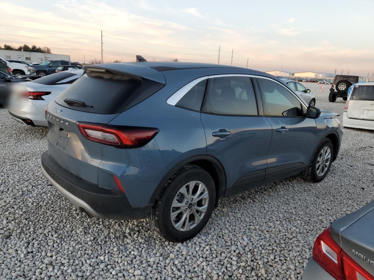 2023 Ford Escape - Image 3