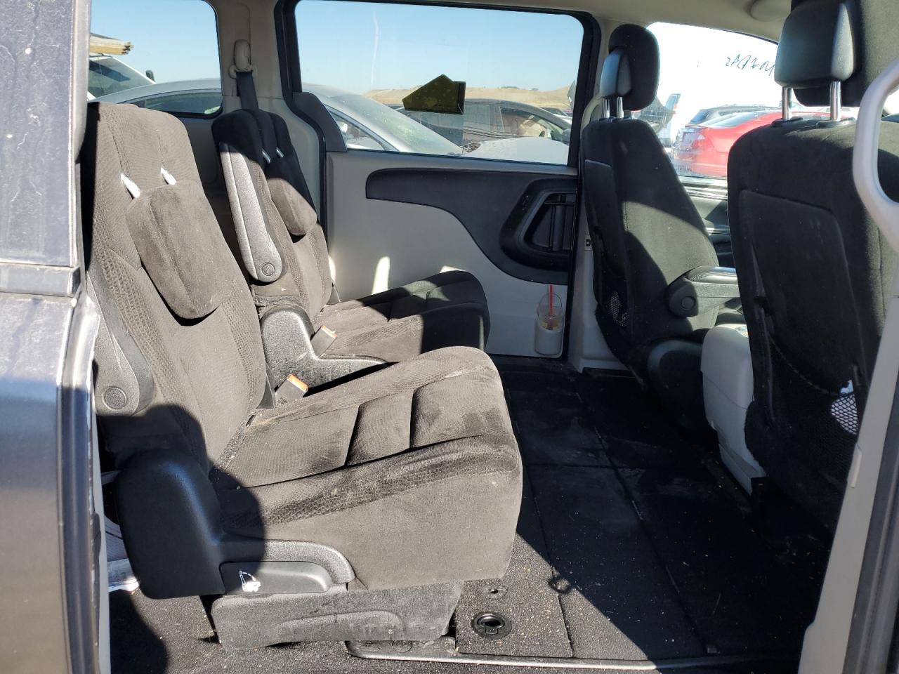 2016 Dodge Caravan - Image 11