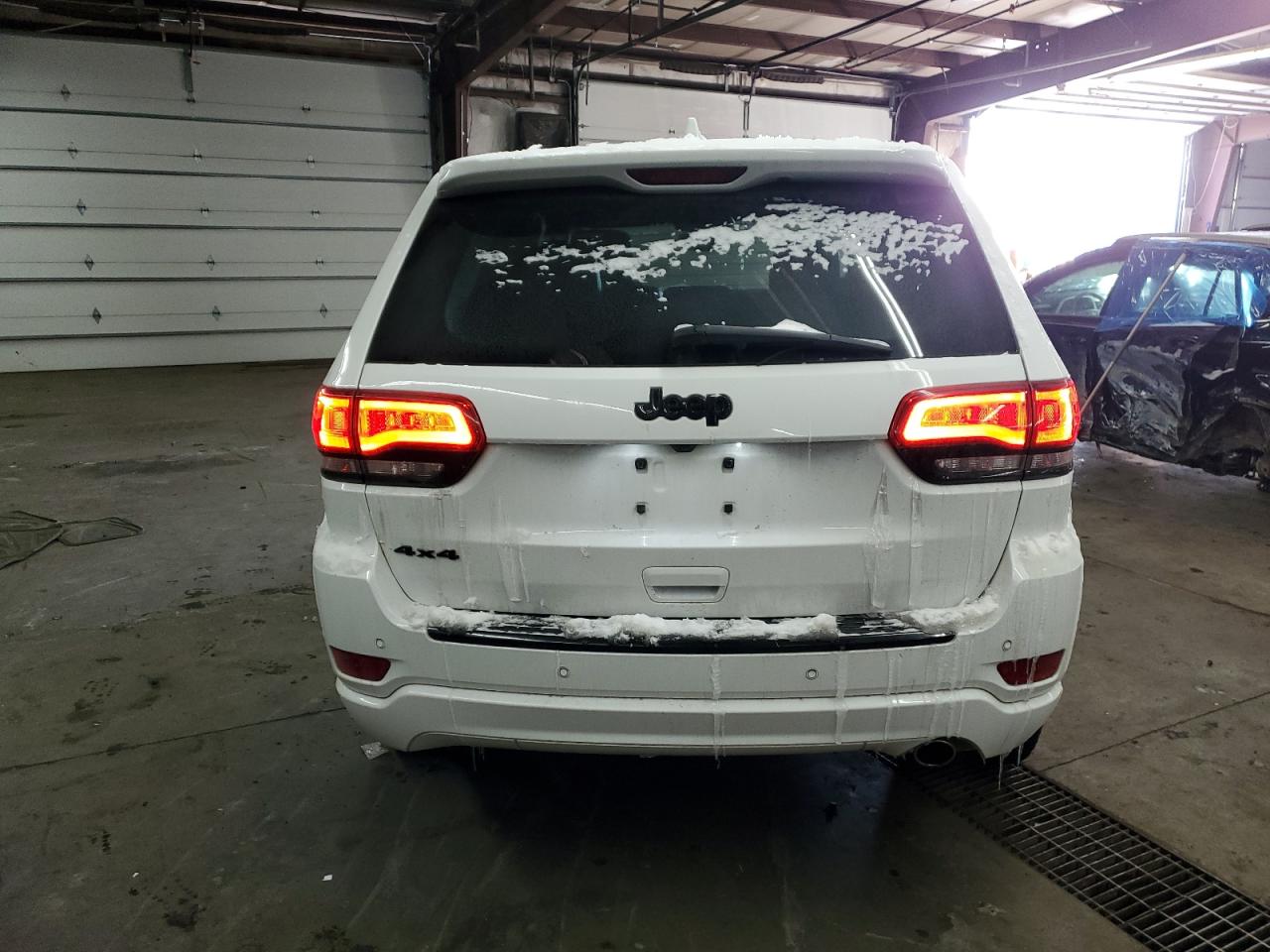 2017 Jeep Grand Cherokee - Image 6