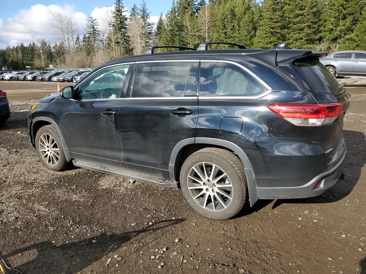2018 Toyota Highlander - Image 2