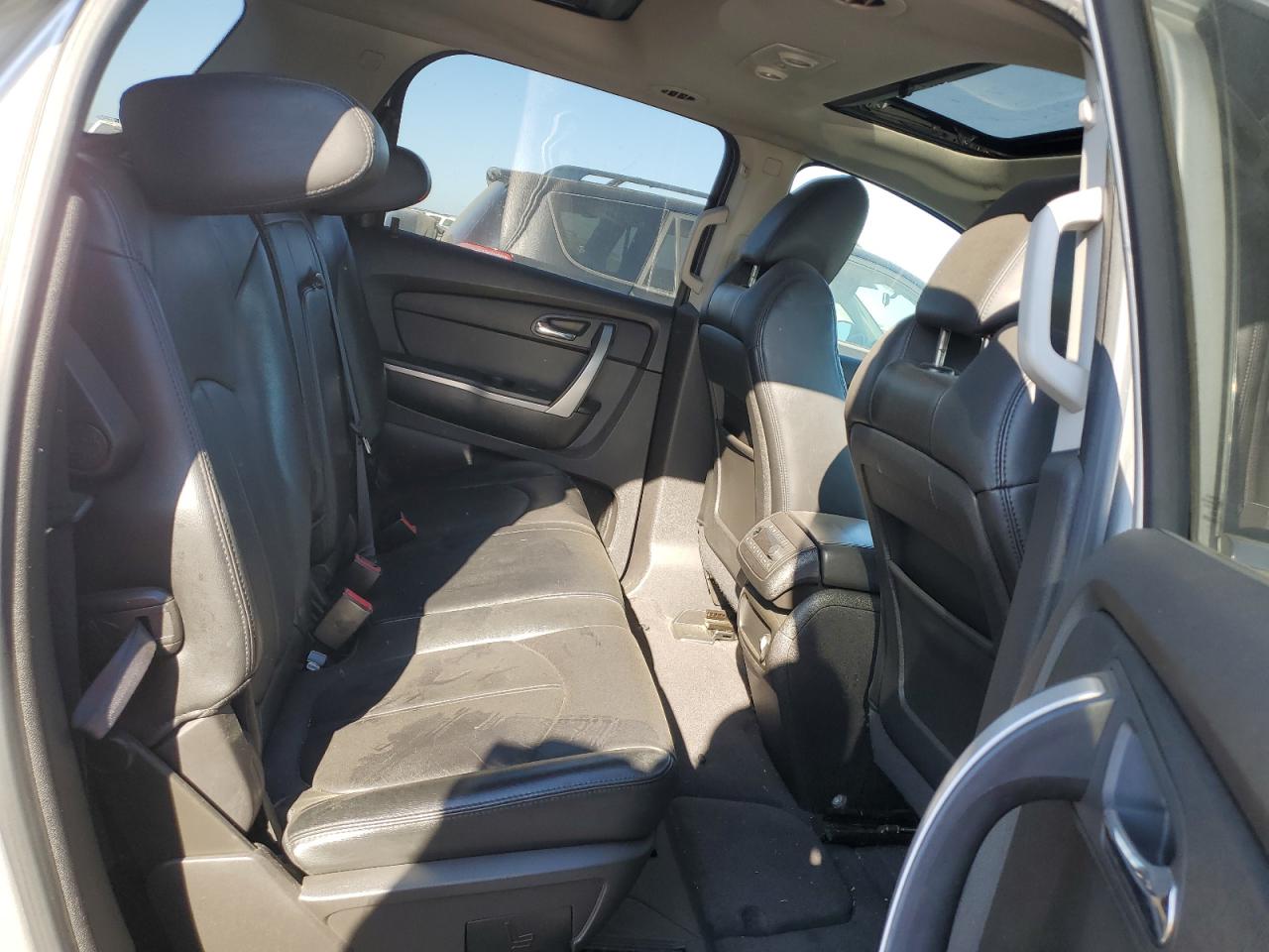 2011 GMC Acadia - Image 10