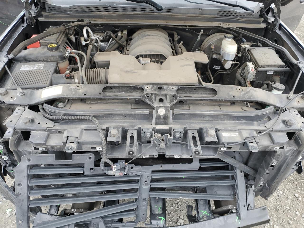 2018 Chevrolet Suburban - Image 12
