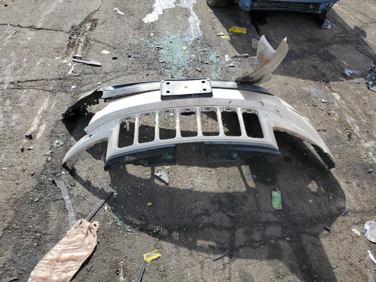 2014 Jeep Grand Cherokee - Image 12