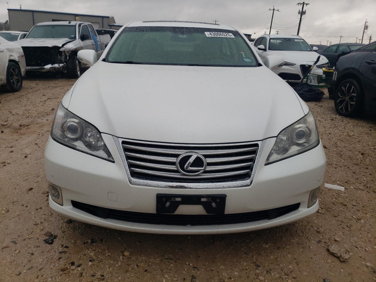 2012 Lexus ES - Image 5