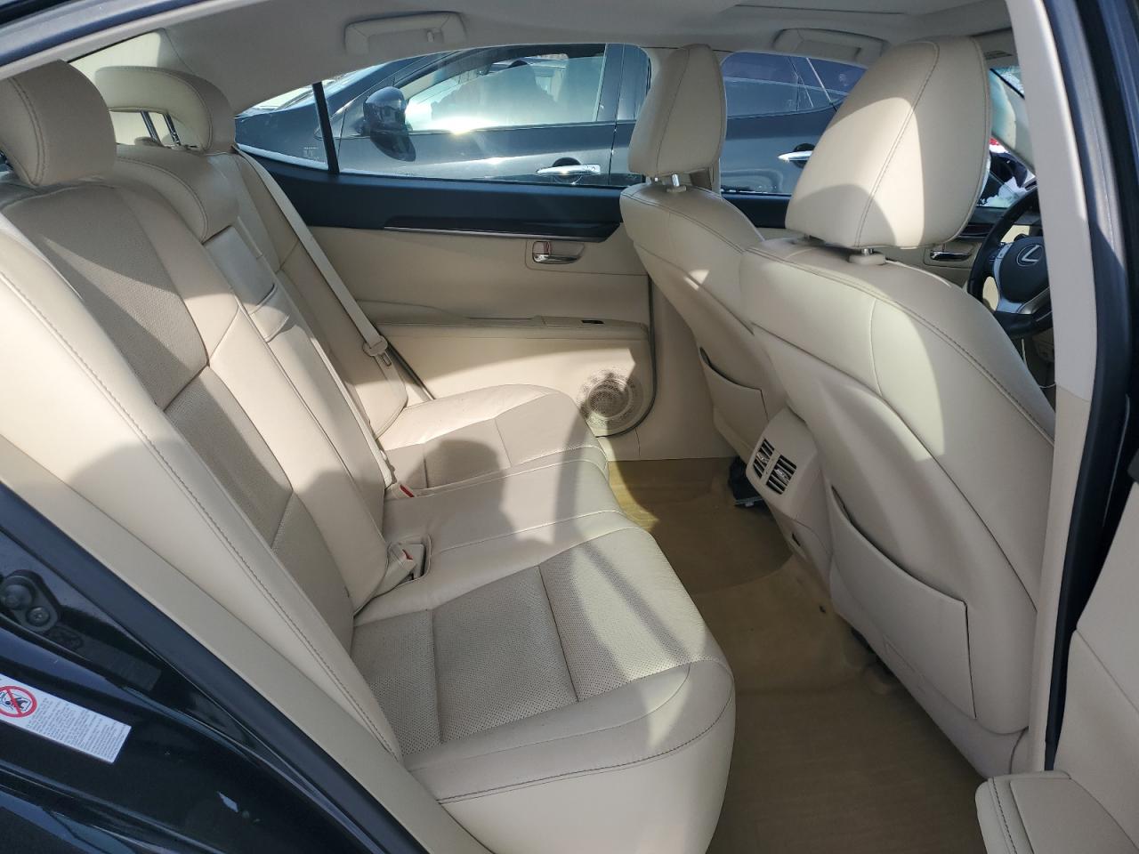 2014 Lexus ES - Image 10