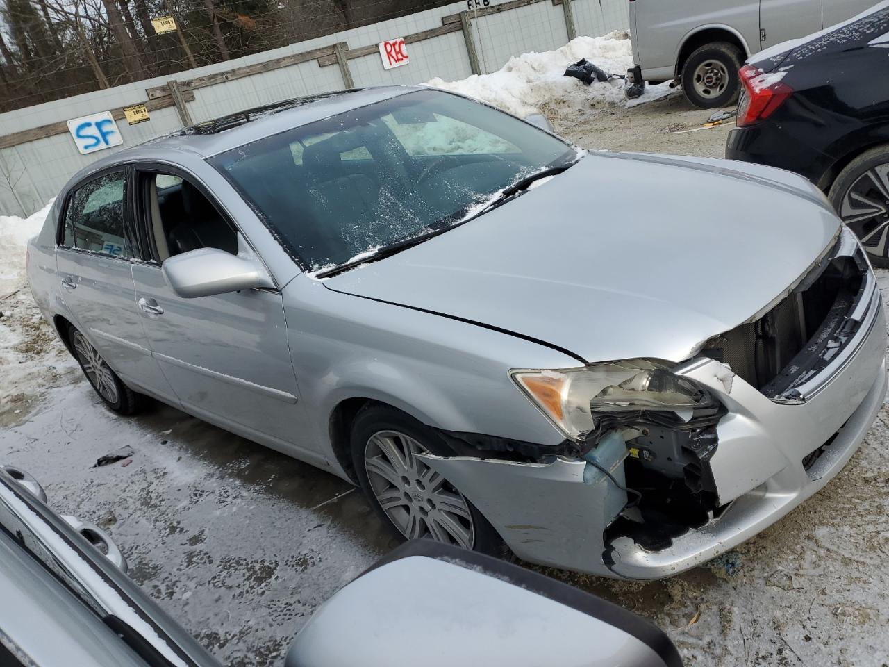2010 Toyota Avalon - Image 4