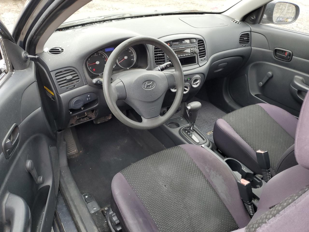 2010 Hyundai Accent - Image 8