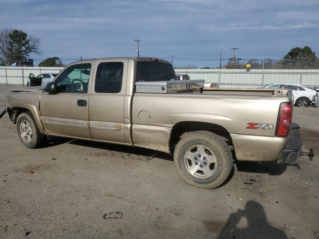2004 Chevrolet Silverado - Image 2