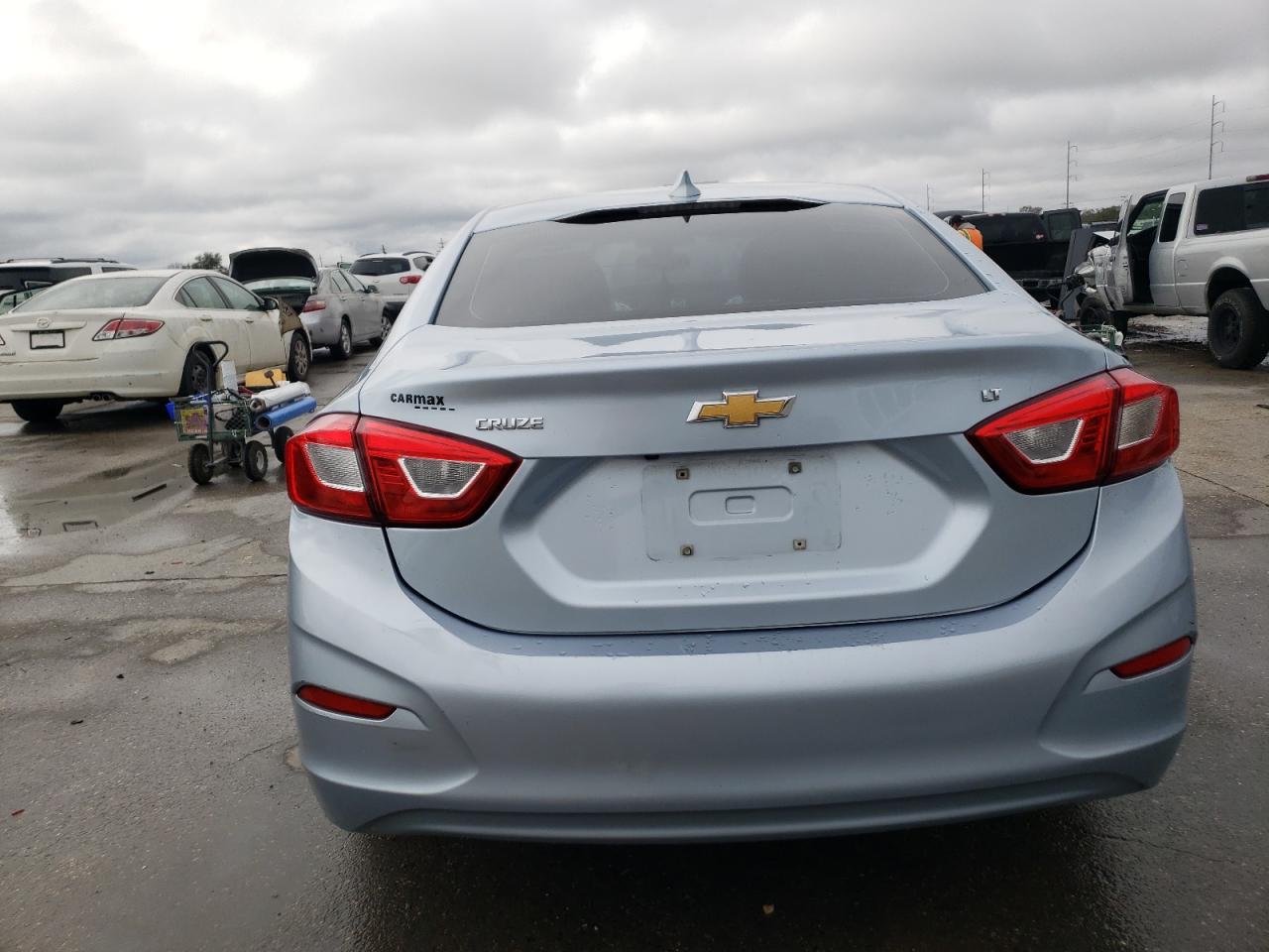 2018 Chevrolet Cruze - Image 6