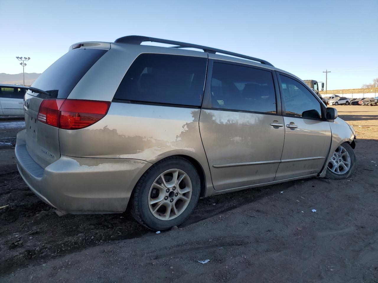 2004 Toyota Sienna - Image 3