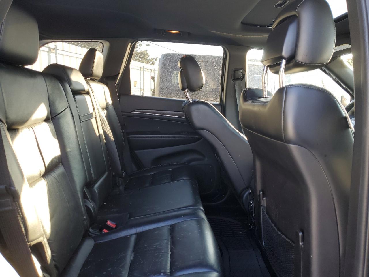 2015 Jeep Grand Cherokee - Image 12
