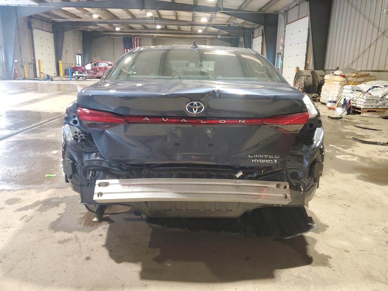 2019 Toyota Avalon - Image 6