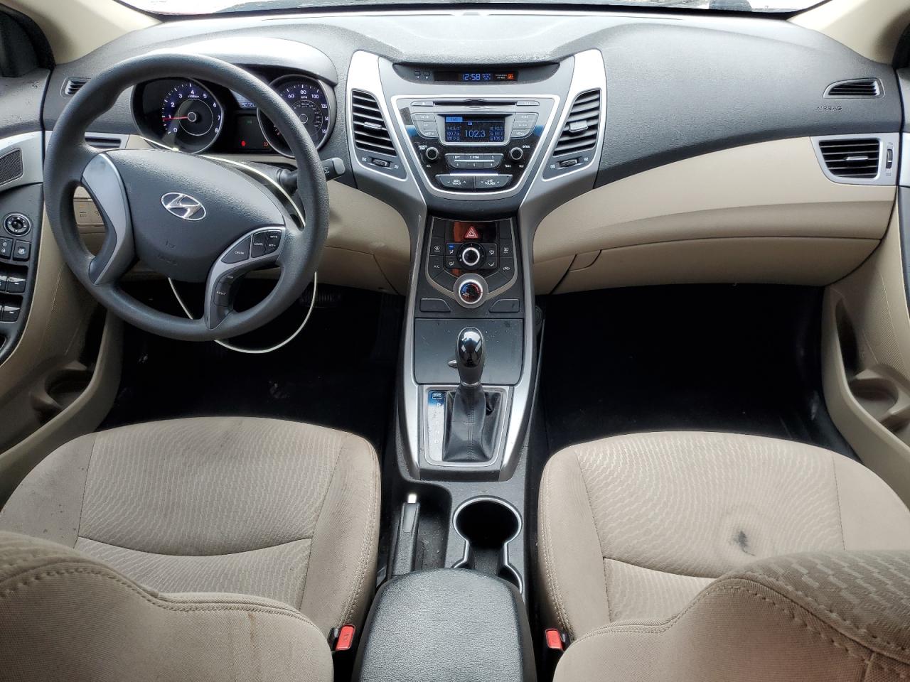 2016 Hyundai Elantra - Image 8