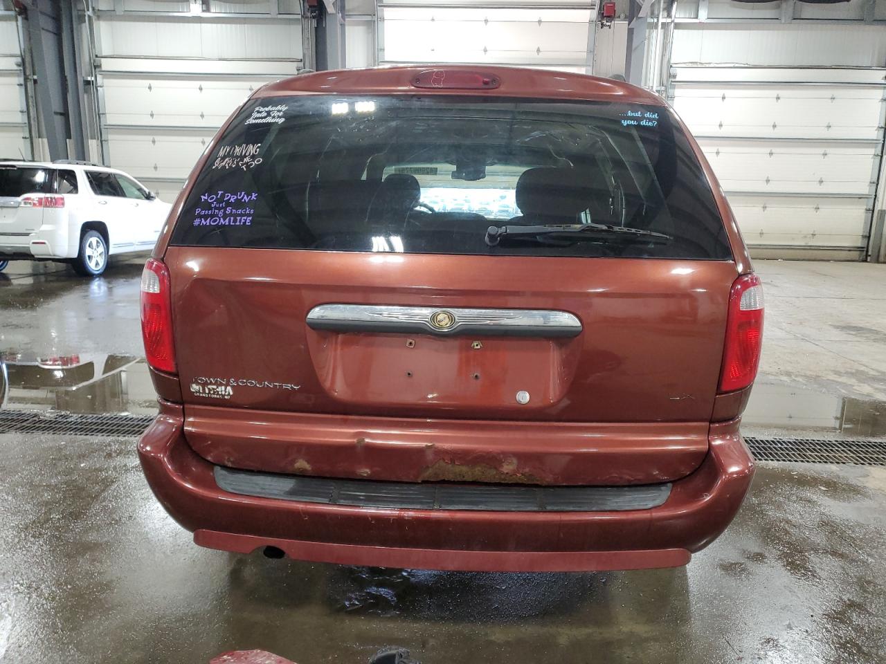 2007 Chrysler Town & Country - Image 6