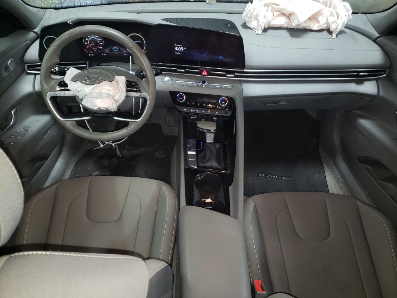 2023 Hyundai Elantra - Image 8
