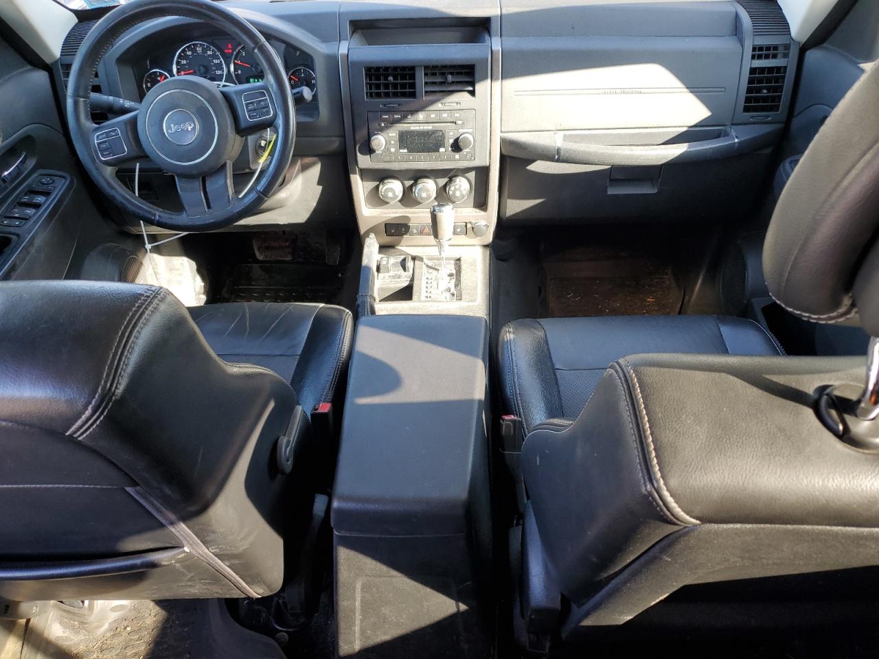 2012 Jeep Liberty (North America) - Image 8