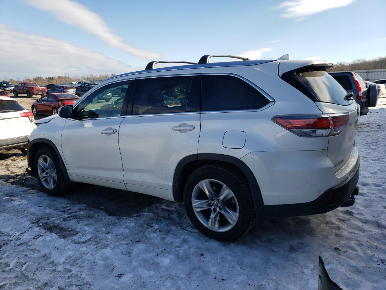 2016 Toyota Highlander - Image 2