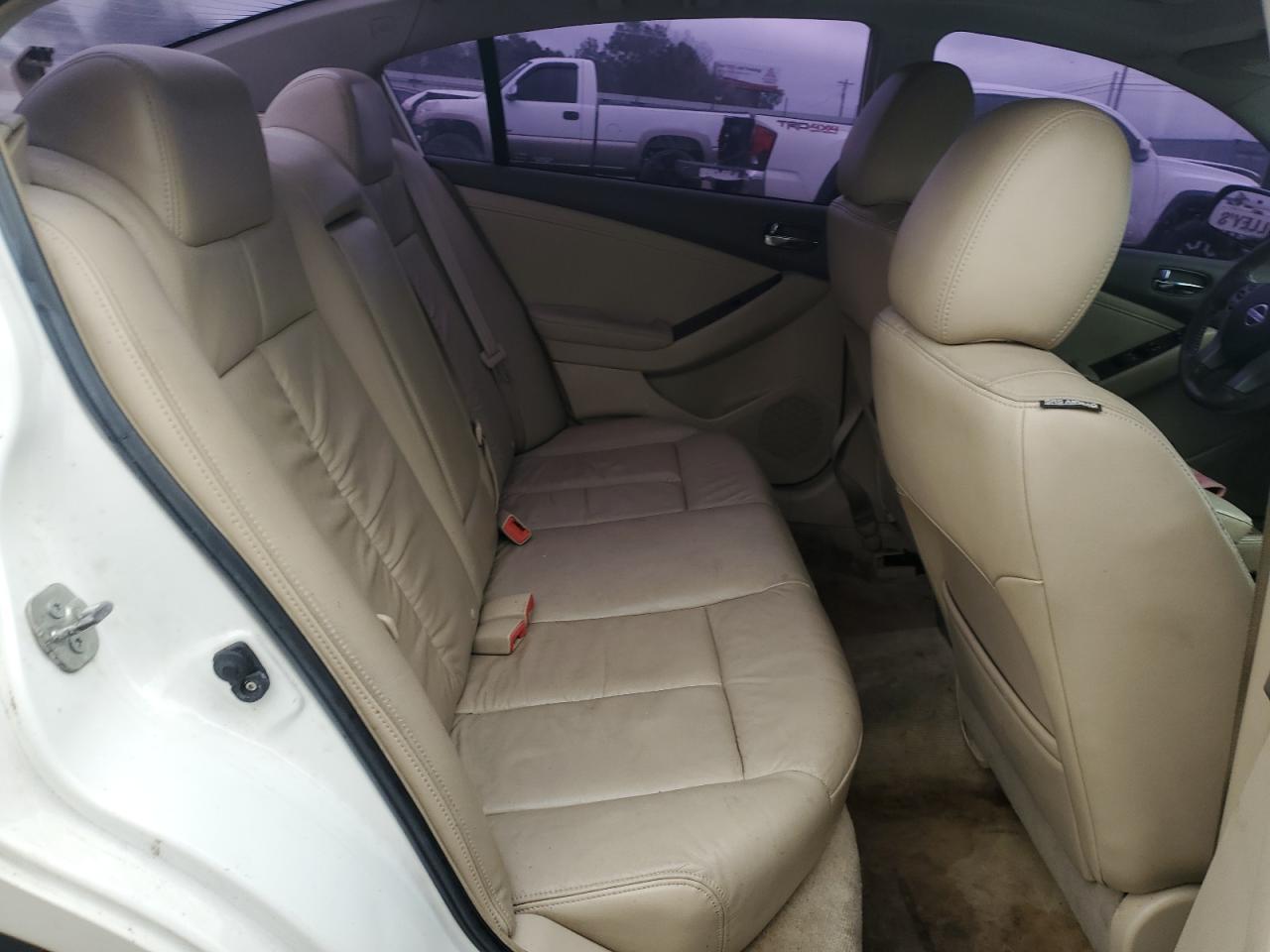 2010 Nissan Altima - Image 10