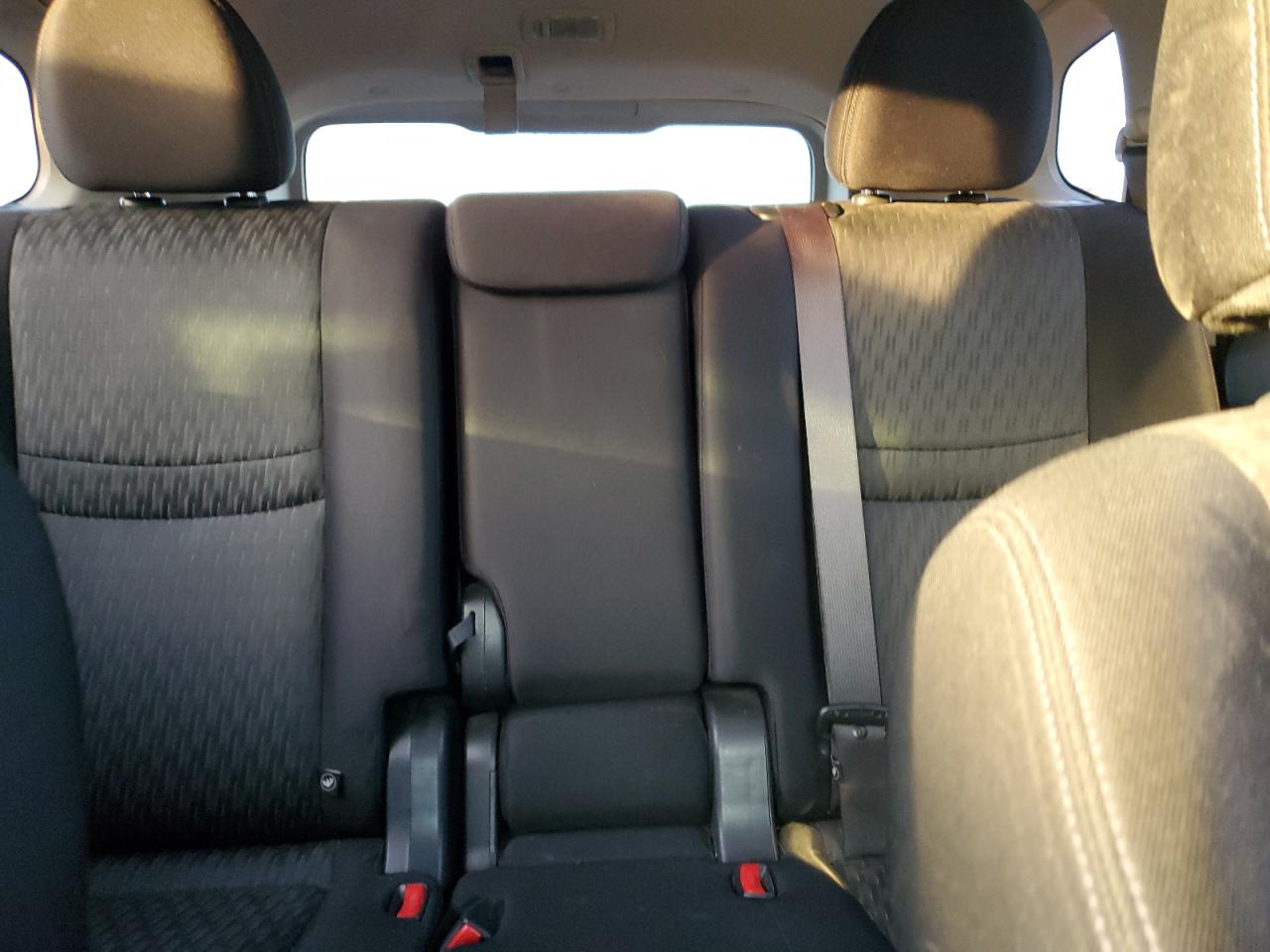 2017 Nissan Rogue - Image 10