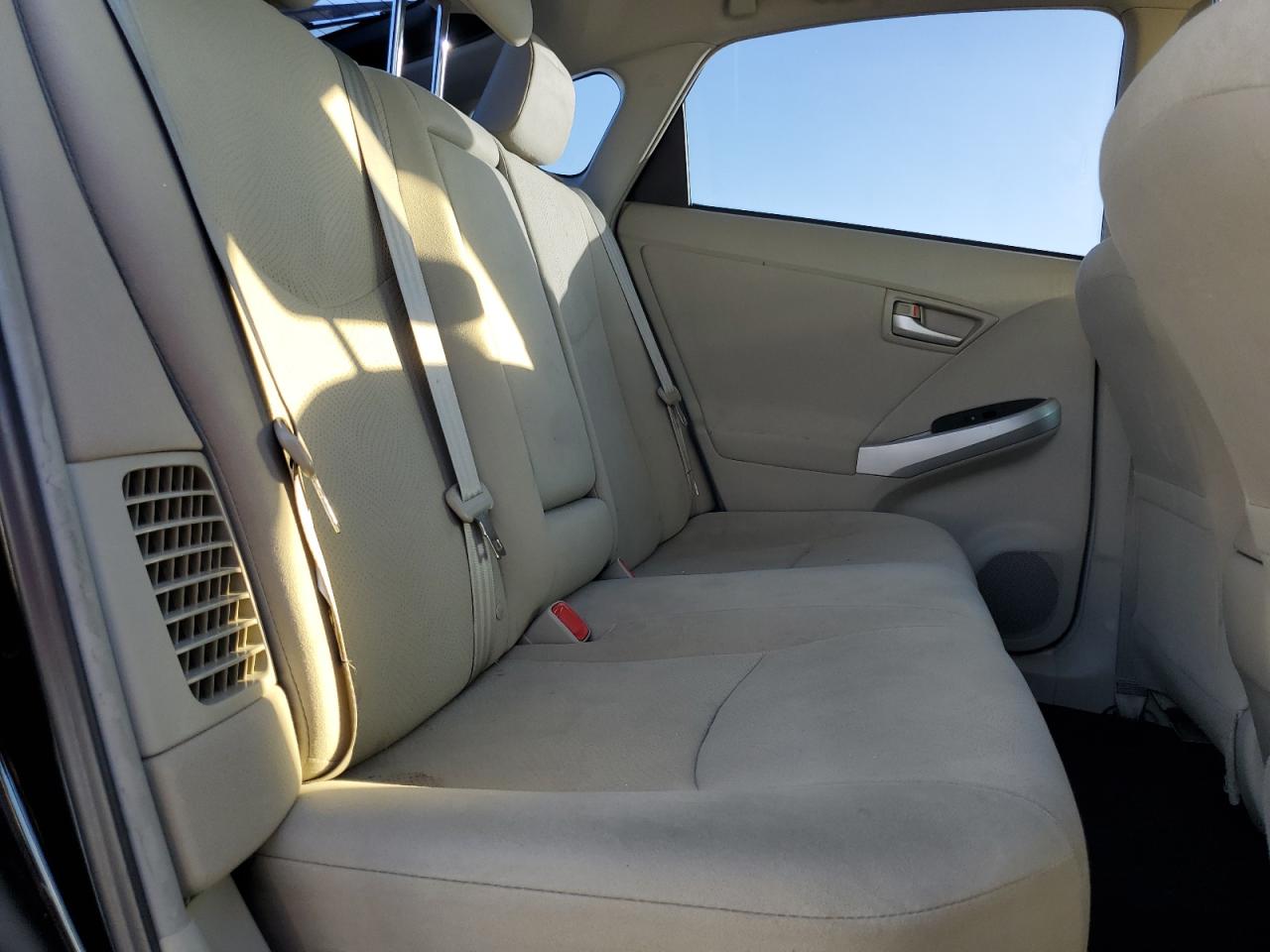 2014 Toyota Prius - Image 10
