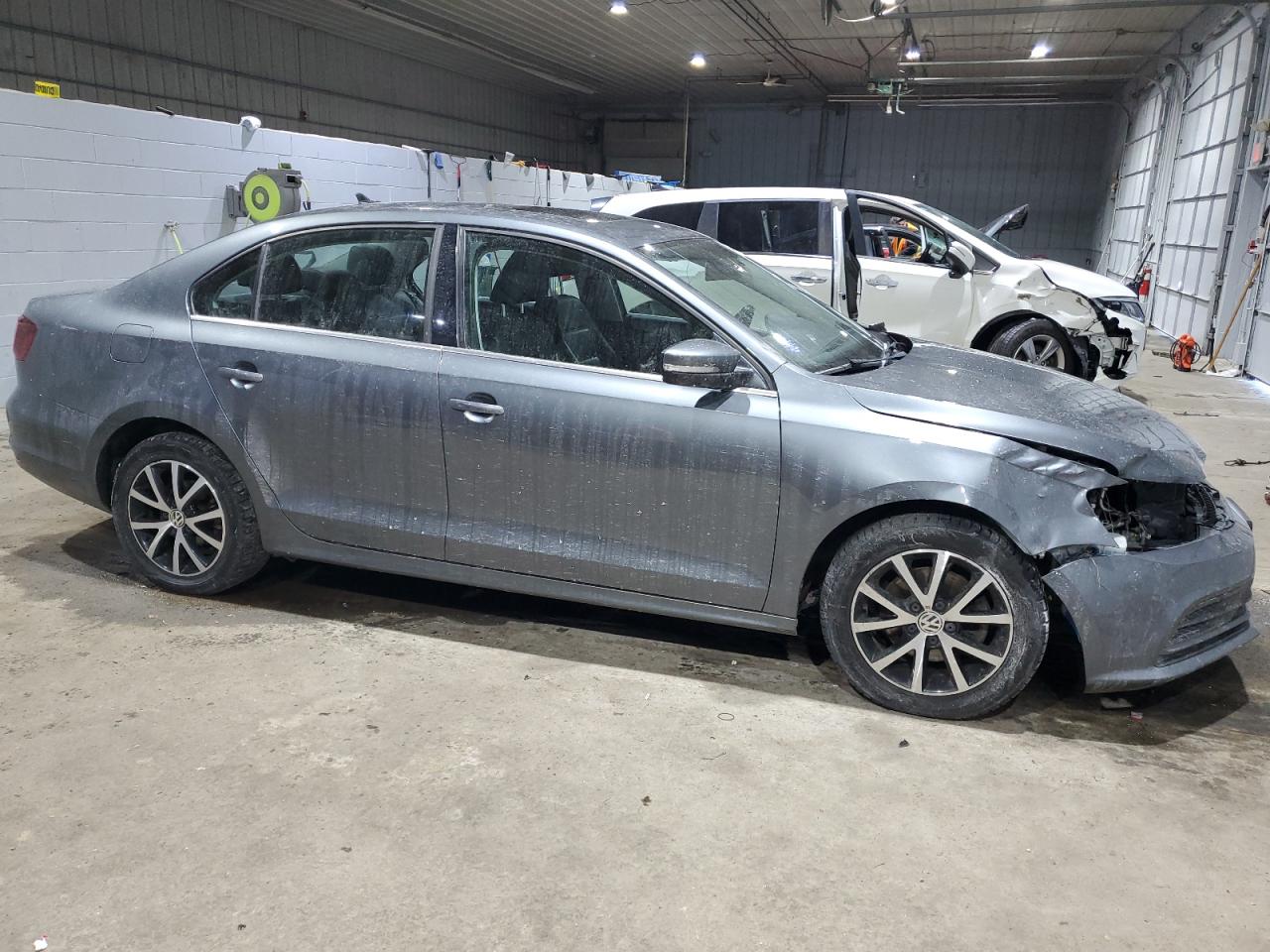 2017 Volkswagen Jetta - Image 4