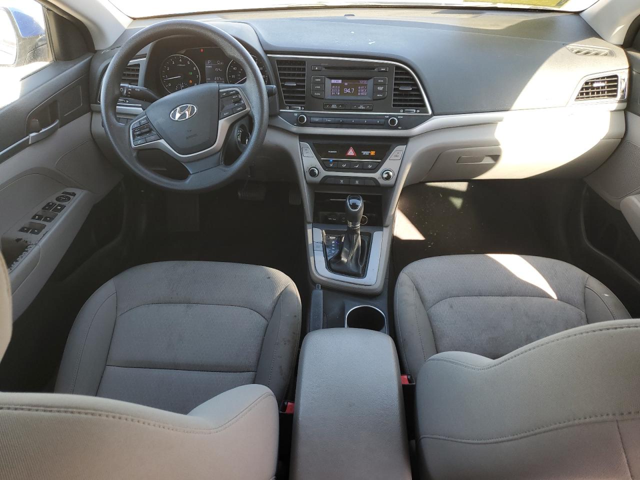 2017 Hyundai Elantra - Image 8