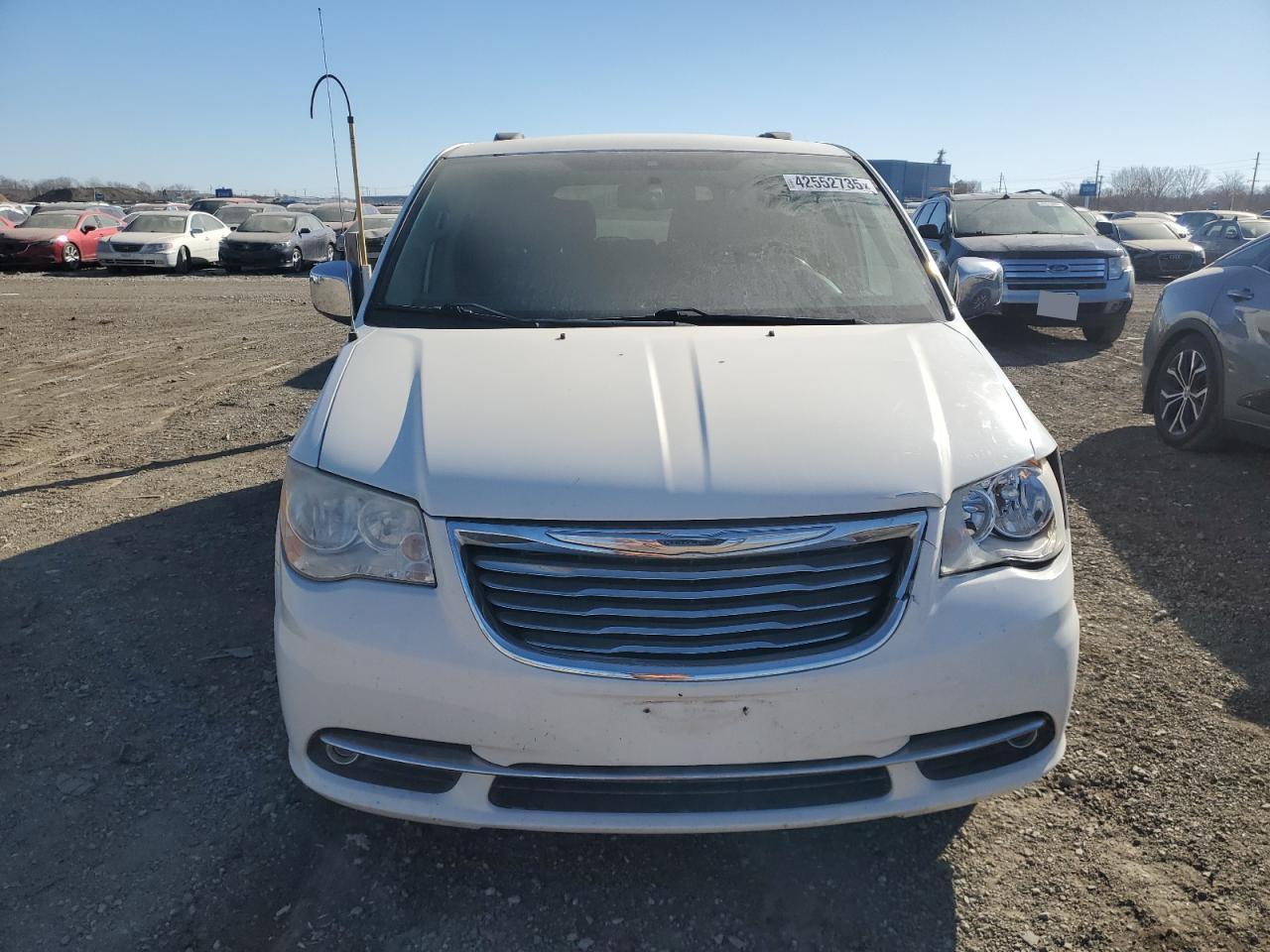 2013 Chrysler Town & Country - Image 5