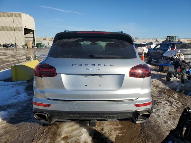  PORSCHE CAYENNE 2016 Серебристый