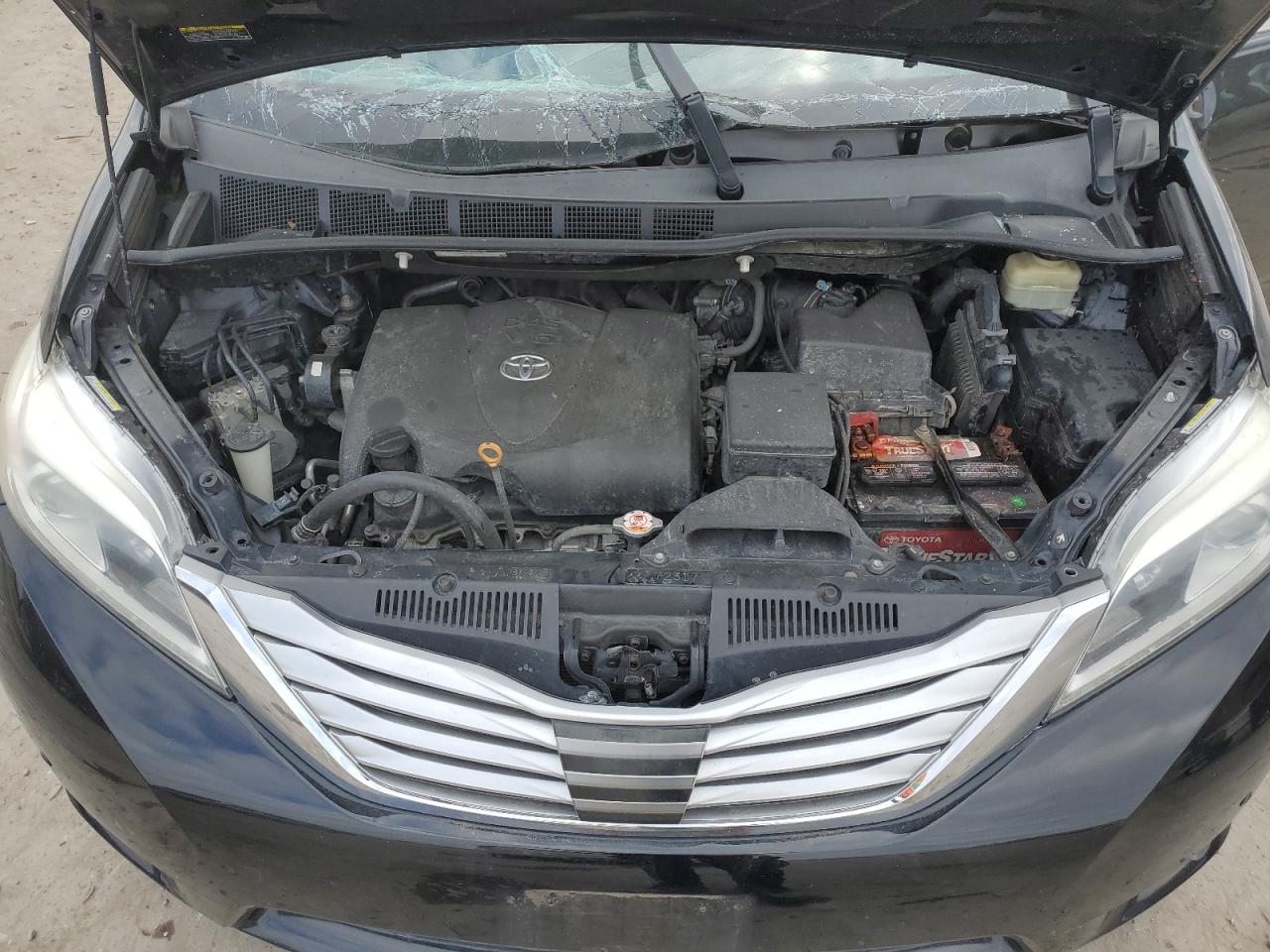 2017 Toyota Sienna - Image 12