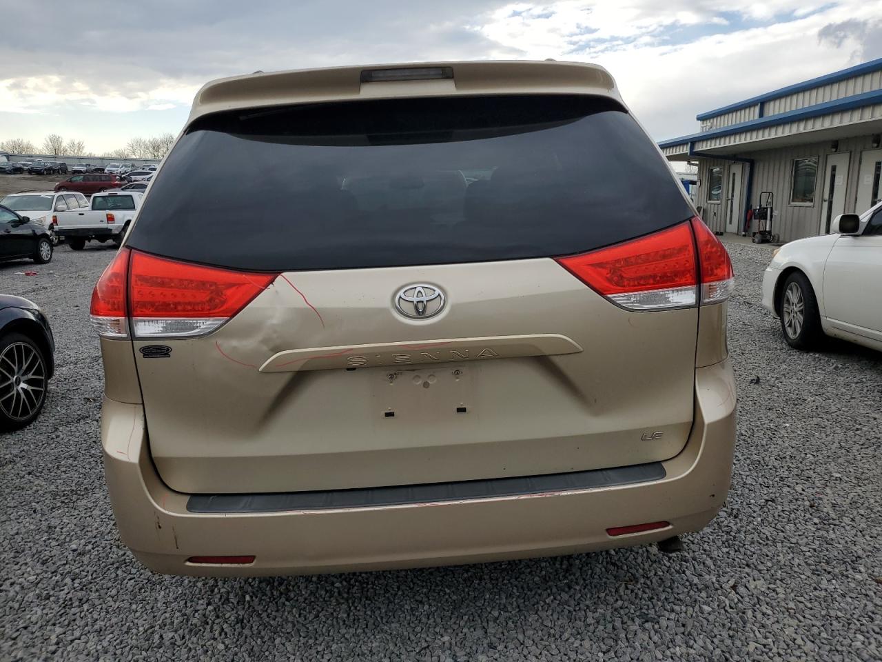 2014 Toyota Sienna - Image 6
