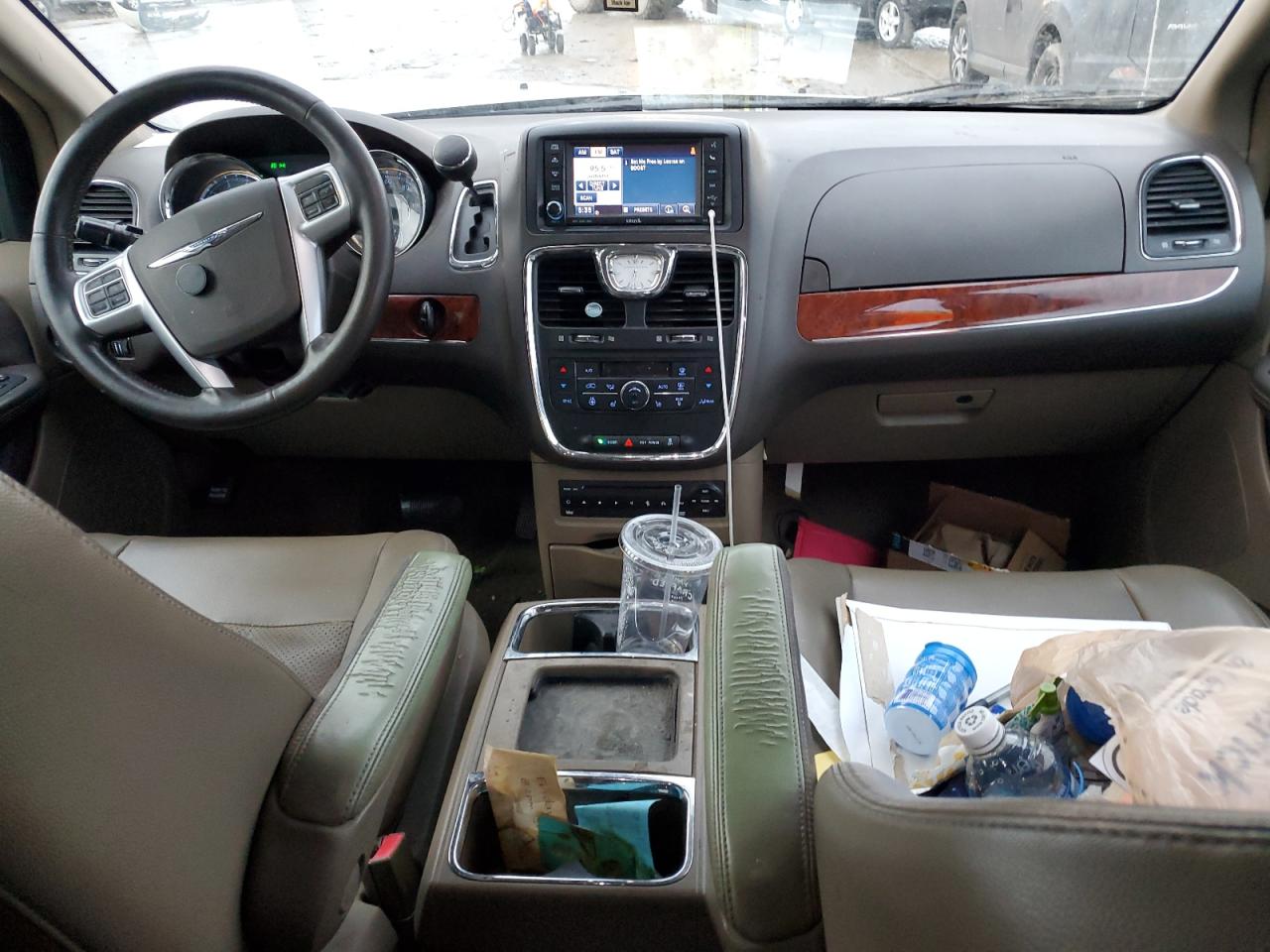 2013 Chrysler Town & Country - Image 8
