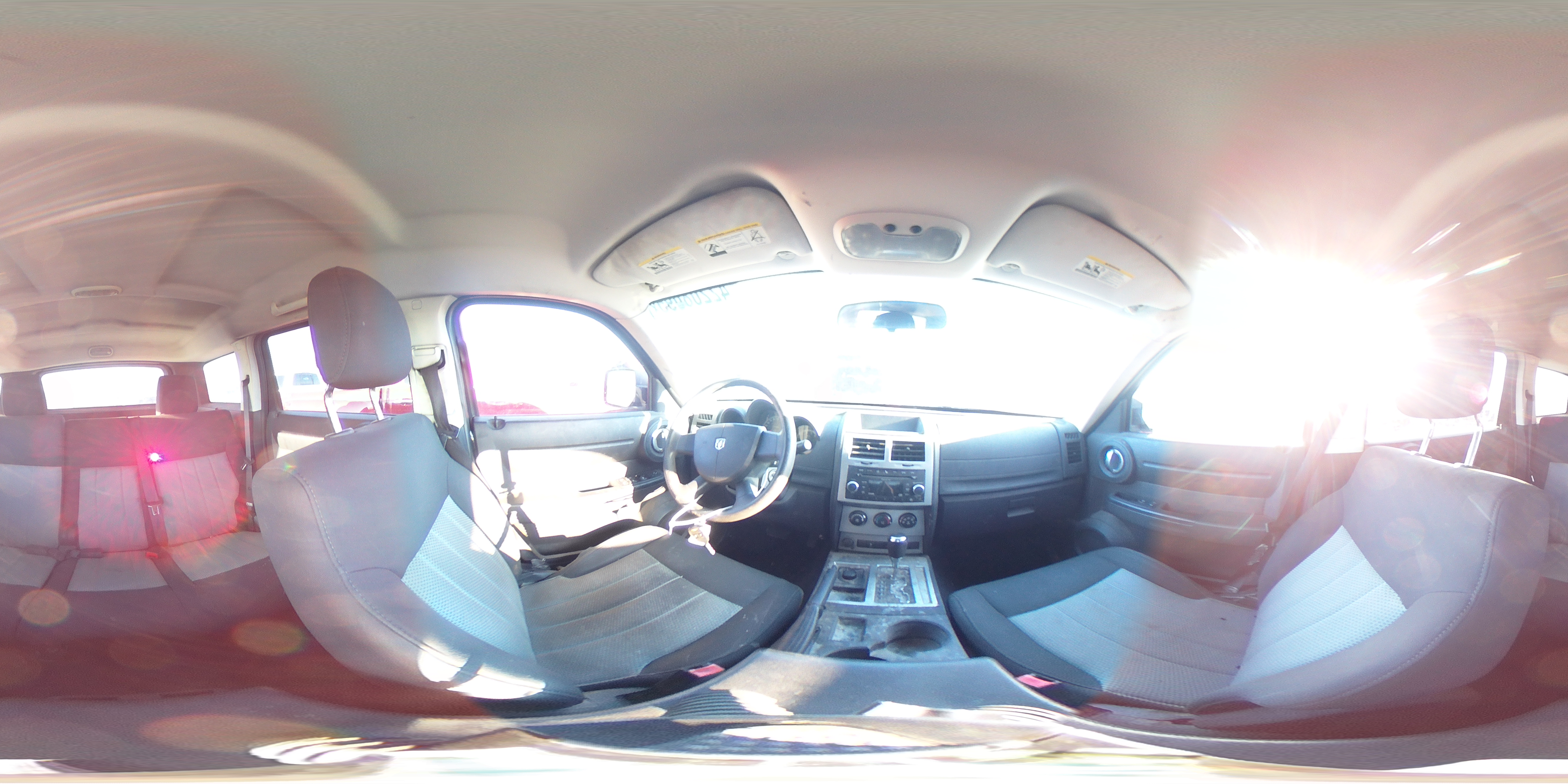 2010 Dodge Nitro - Image 13