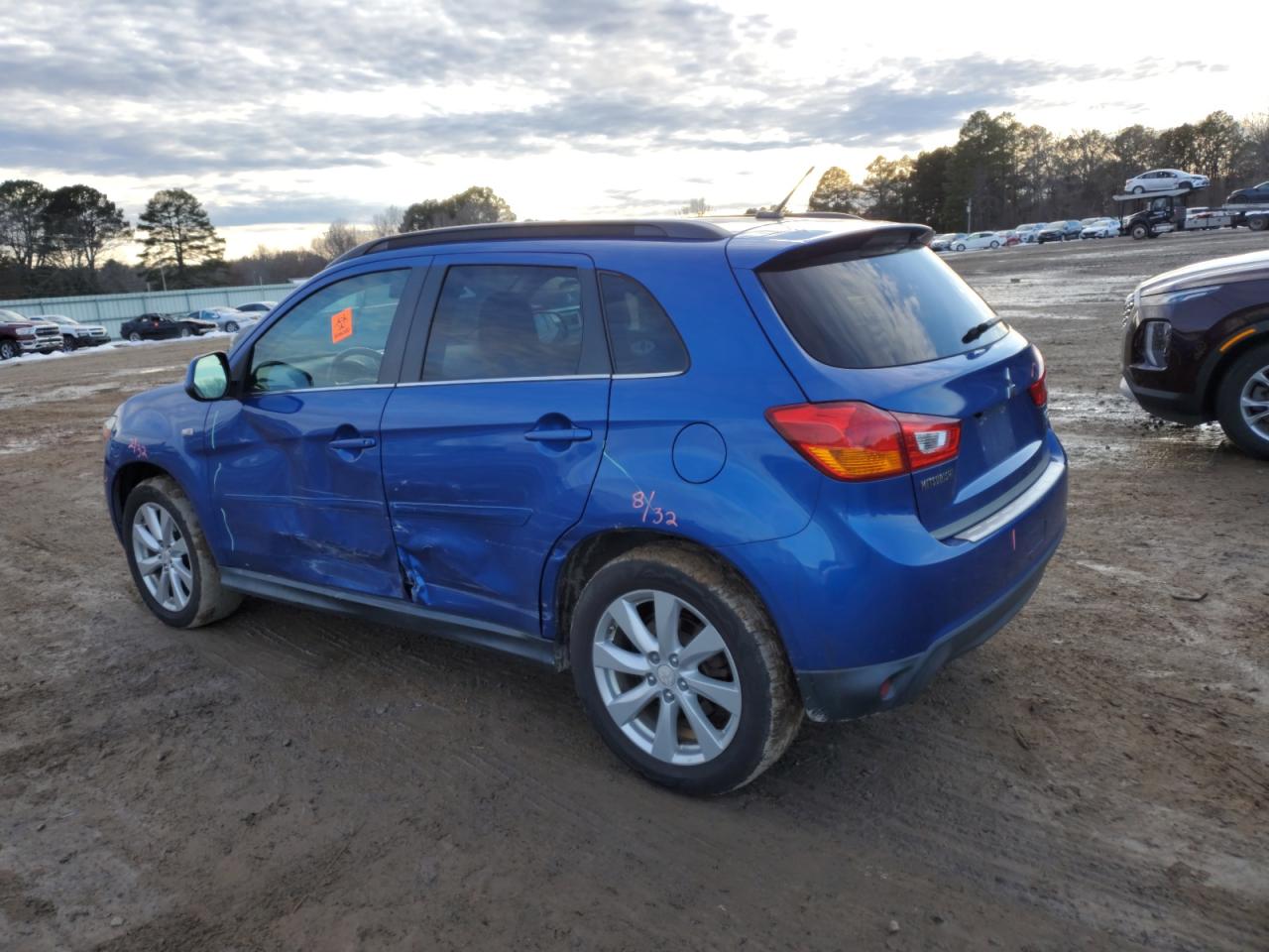 2015 Mitsubishi Outlander - Image 2