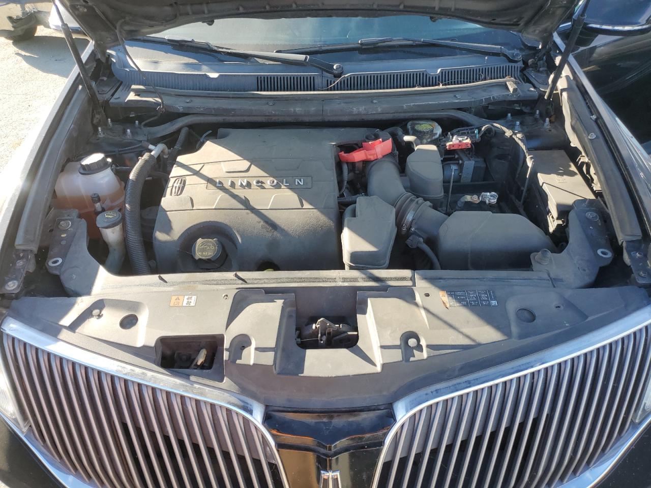 2014 Lincoln MKT - Image 11