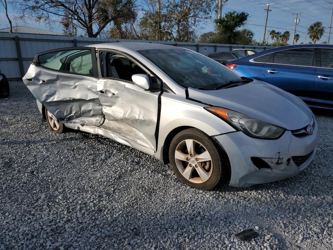 VIN 5NPDH4AE2DH268519 2013 HYUNDAI ELANTRA no.4