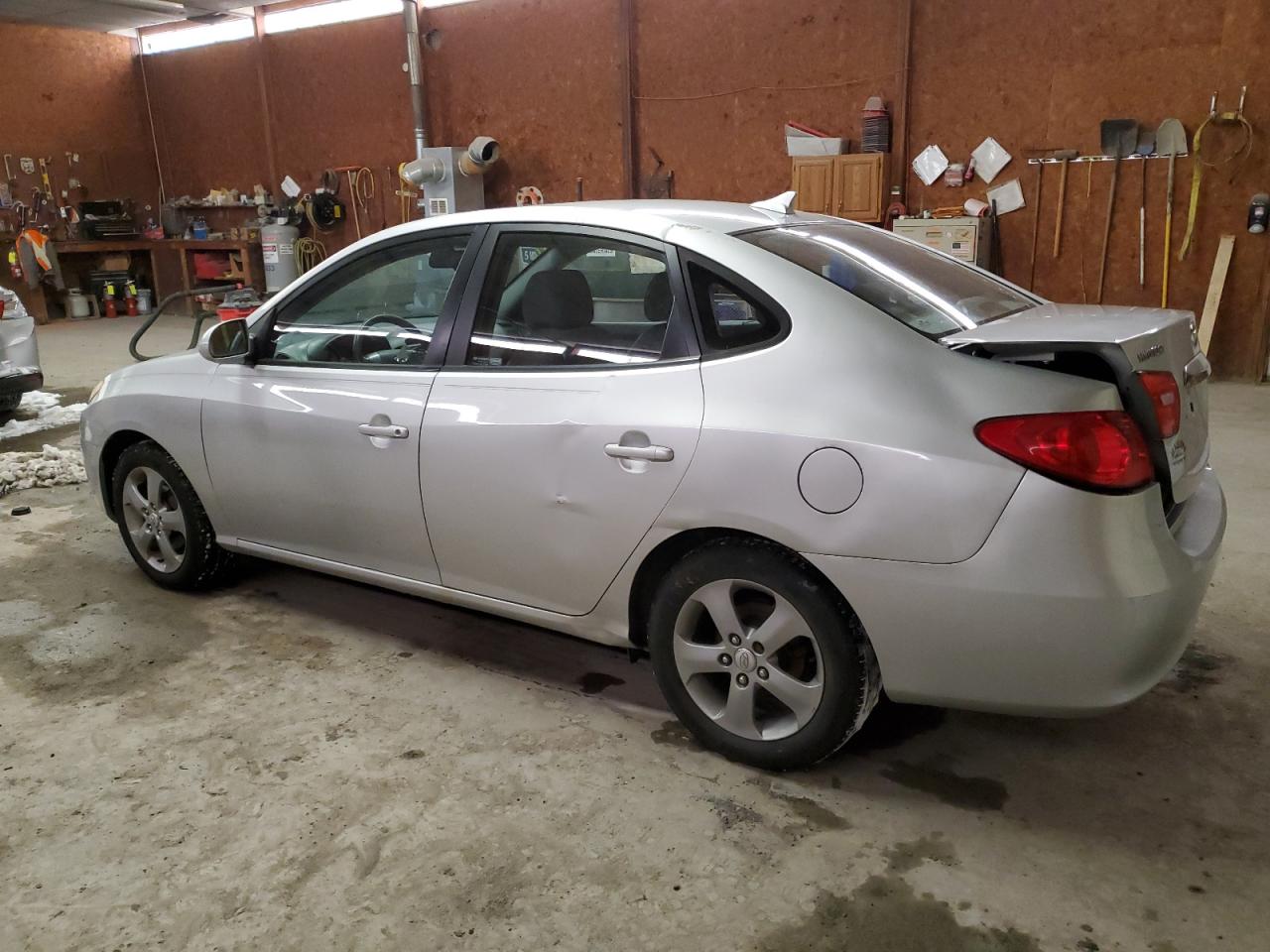 2010 Hyundai Elantra - Image 2