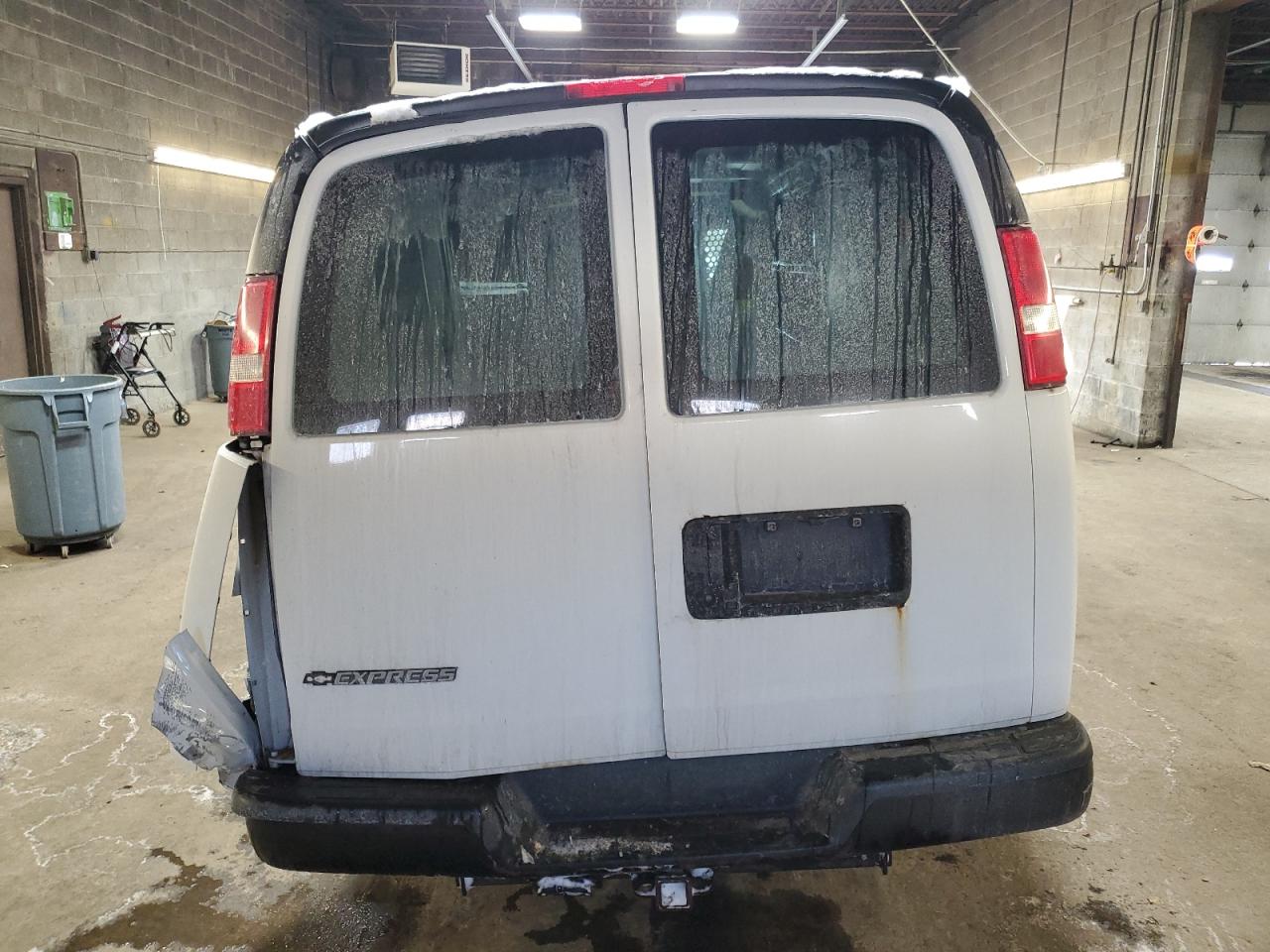 2018 Chevrolet Express - Image 6