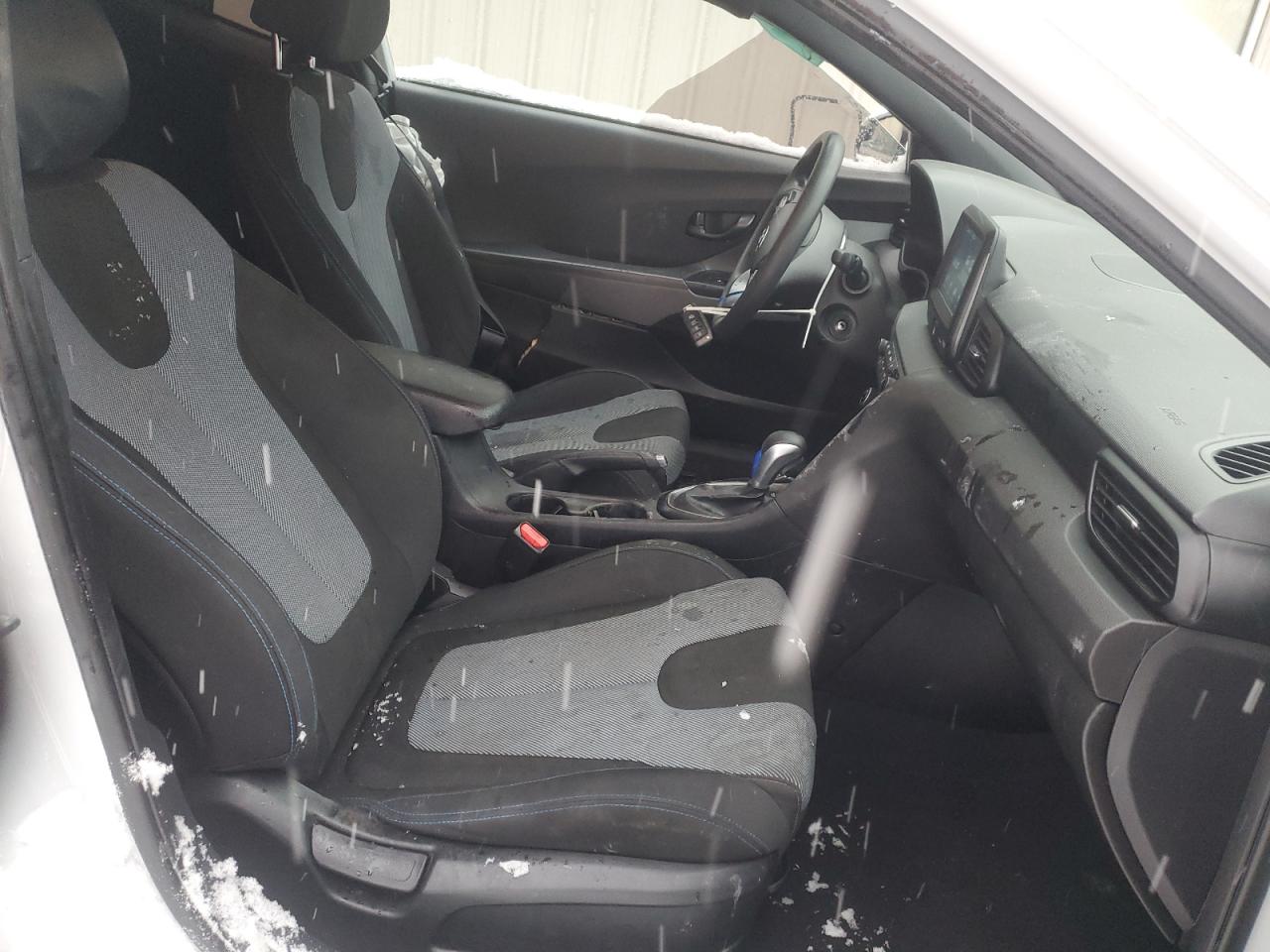 2019 Hyundai Veloster - Image 7
