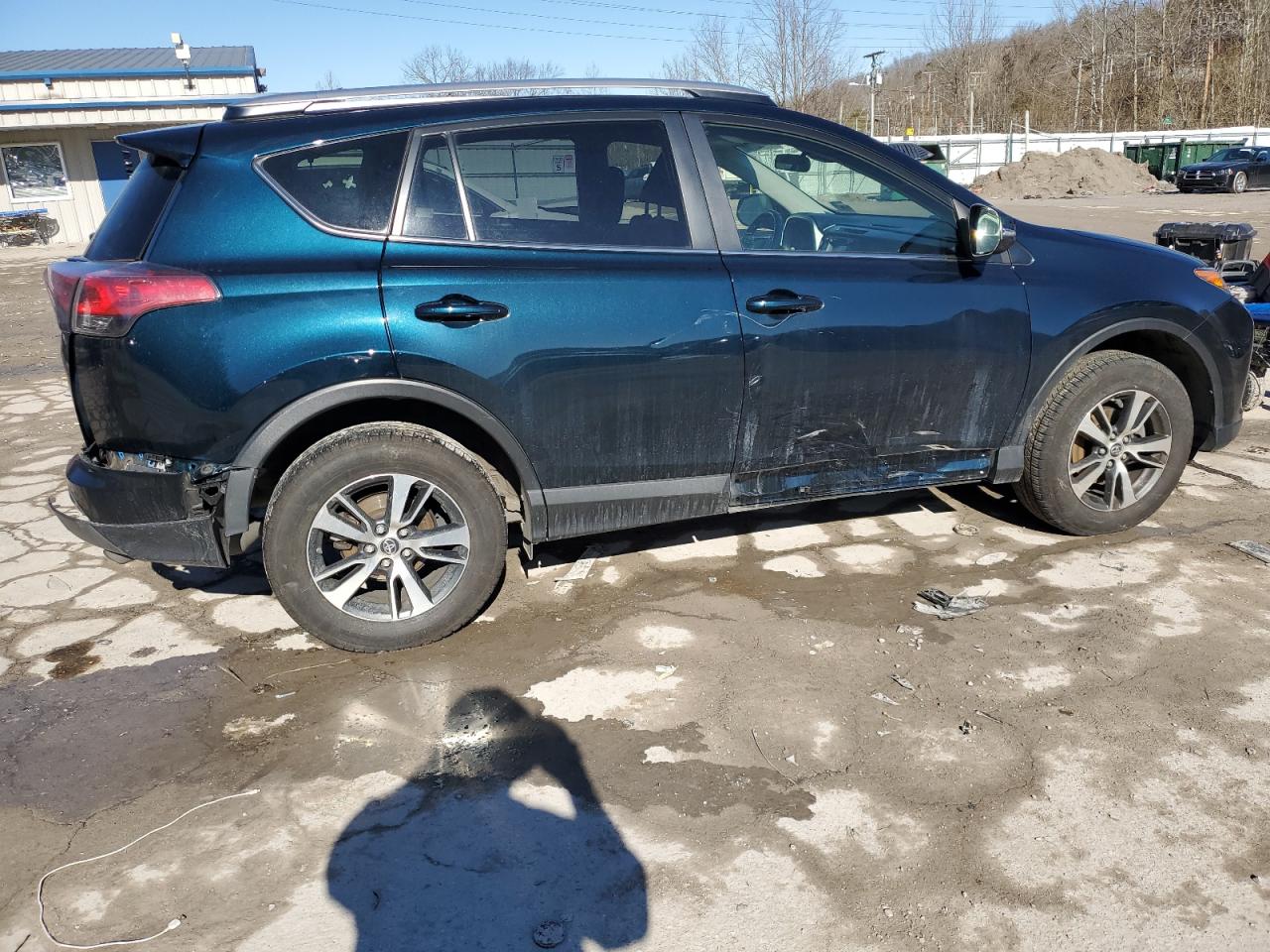 JTMRFREV7JJ211884 TOYOTA RAV4 2018