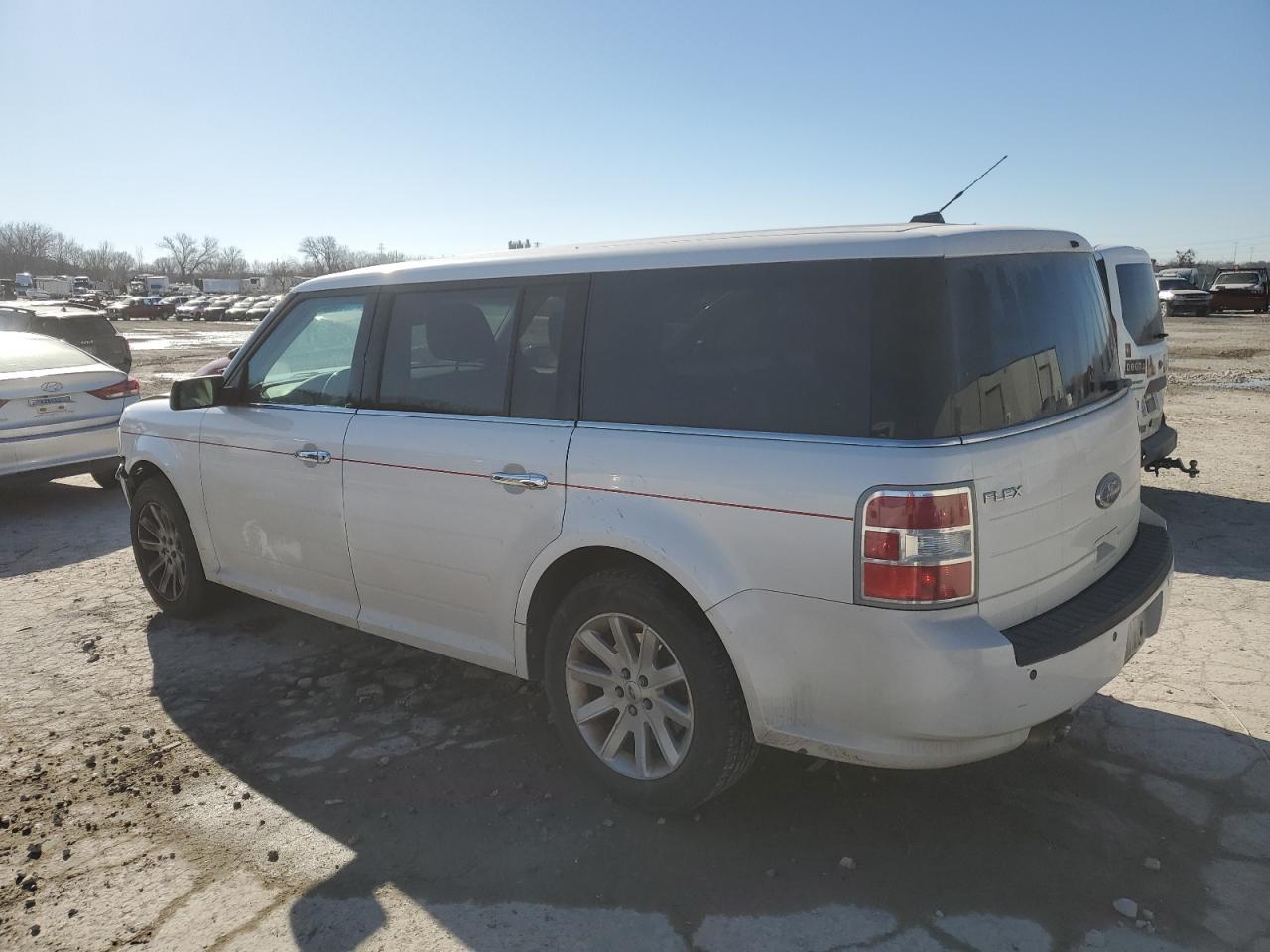 2010 Ford Flex - Image 2