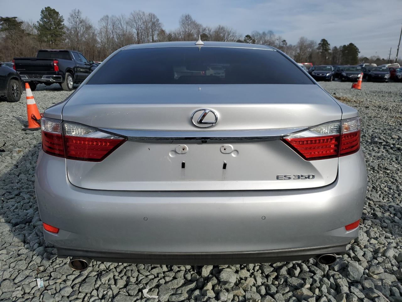 2013 Lexus ES - Image 6