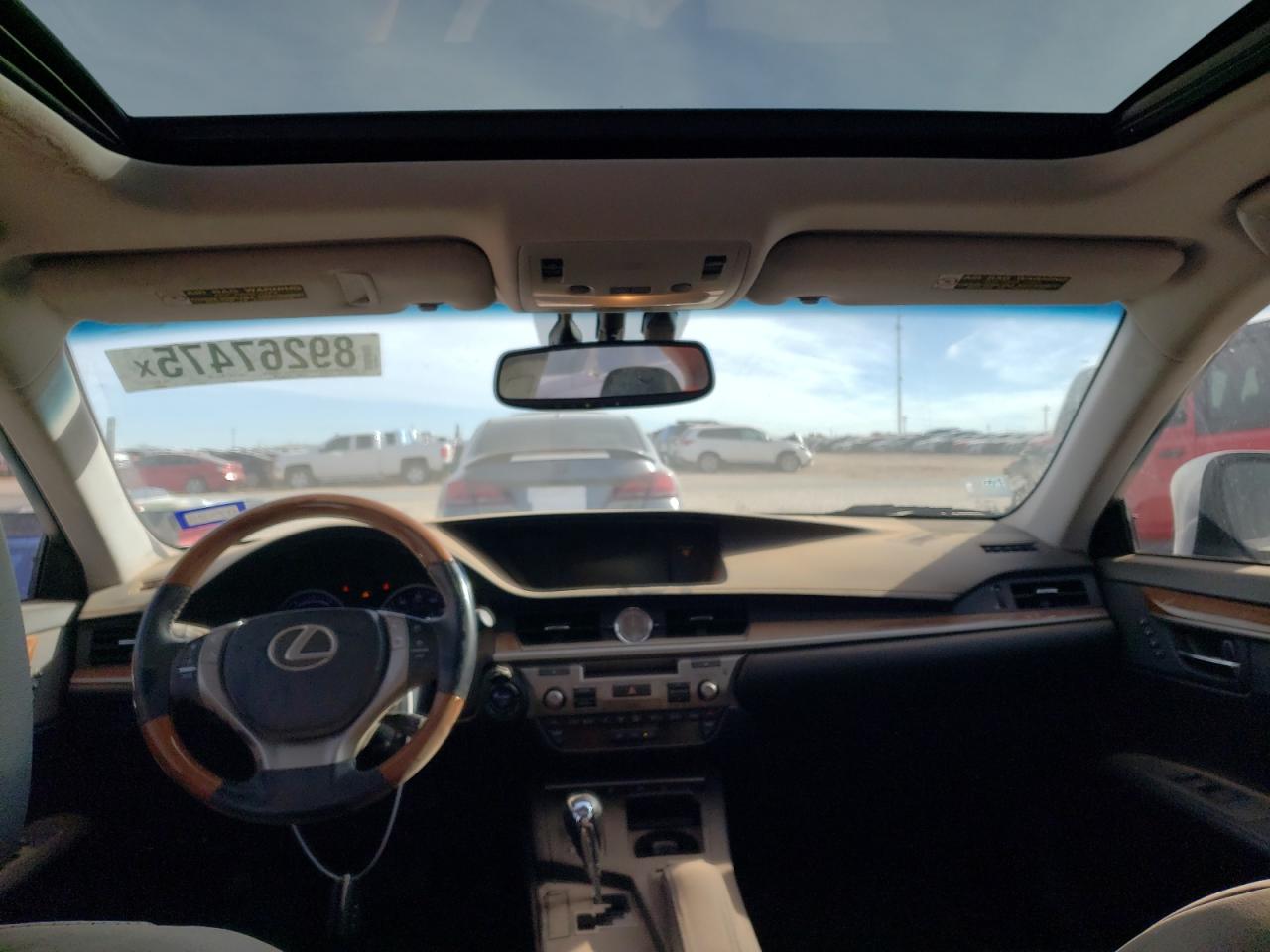 2015 Lexus ES - Image 8