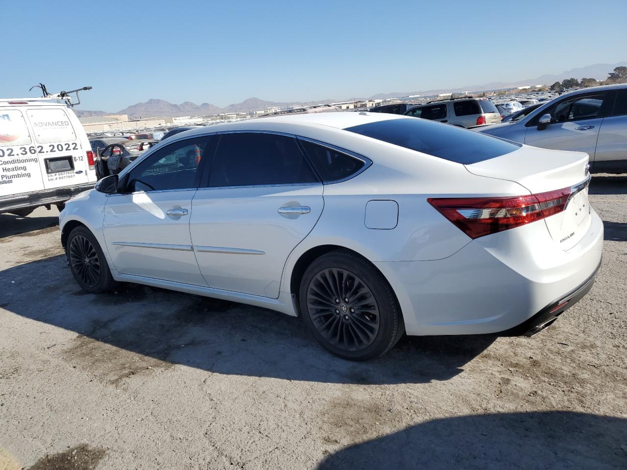 2017 Toyota Avalon - Image 2