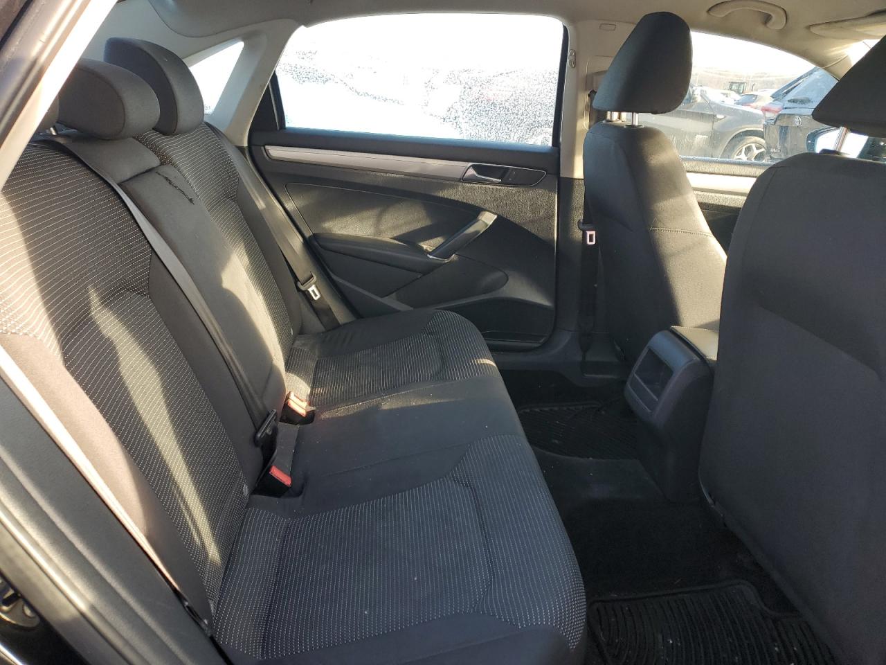 2017 Volkswagen Passat - Image 10