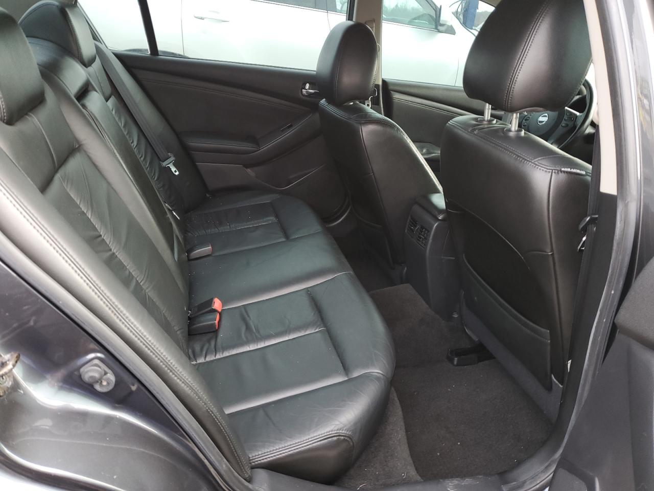 2010 Nissan Altima - Image 10